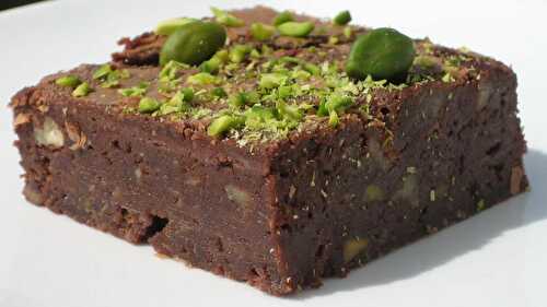 Brownie chocolat noir, pistaches et noix de pécan