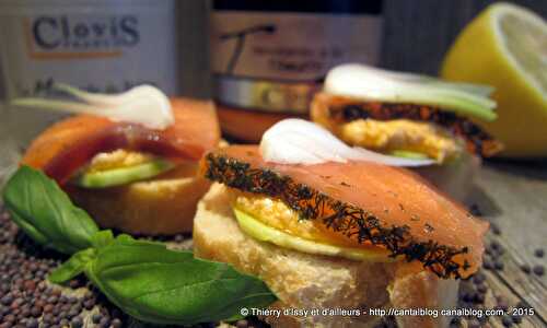 Bruschetta au saumon fumé et moutarde Clovis à la tomate