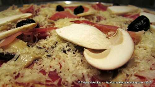 La pizza du samedi, ce soir c'est forcément l'Auvergnate au Cantal !