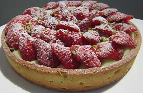 Ma tarte aux fraises sur une pâte sucrée au caramel beurre salé de l'Ardèche !