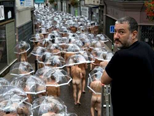 Spencer Tunick à Aurillac pour le festival de théâtre de rue