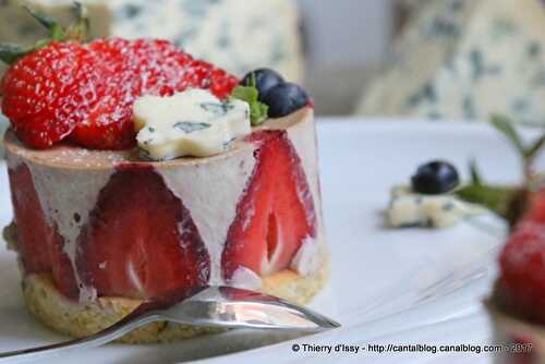 Un fraisier presque parfait à la fourme d'Ambert, la recette du concours !