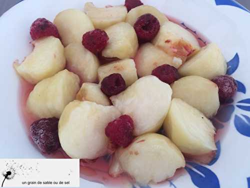 Nectarines blanches au vin rosé