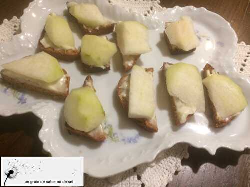 Canapés de poires au gorgonzola sur pain d’épices