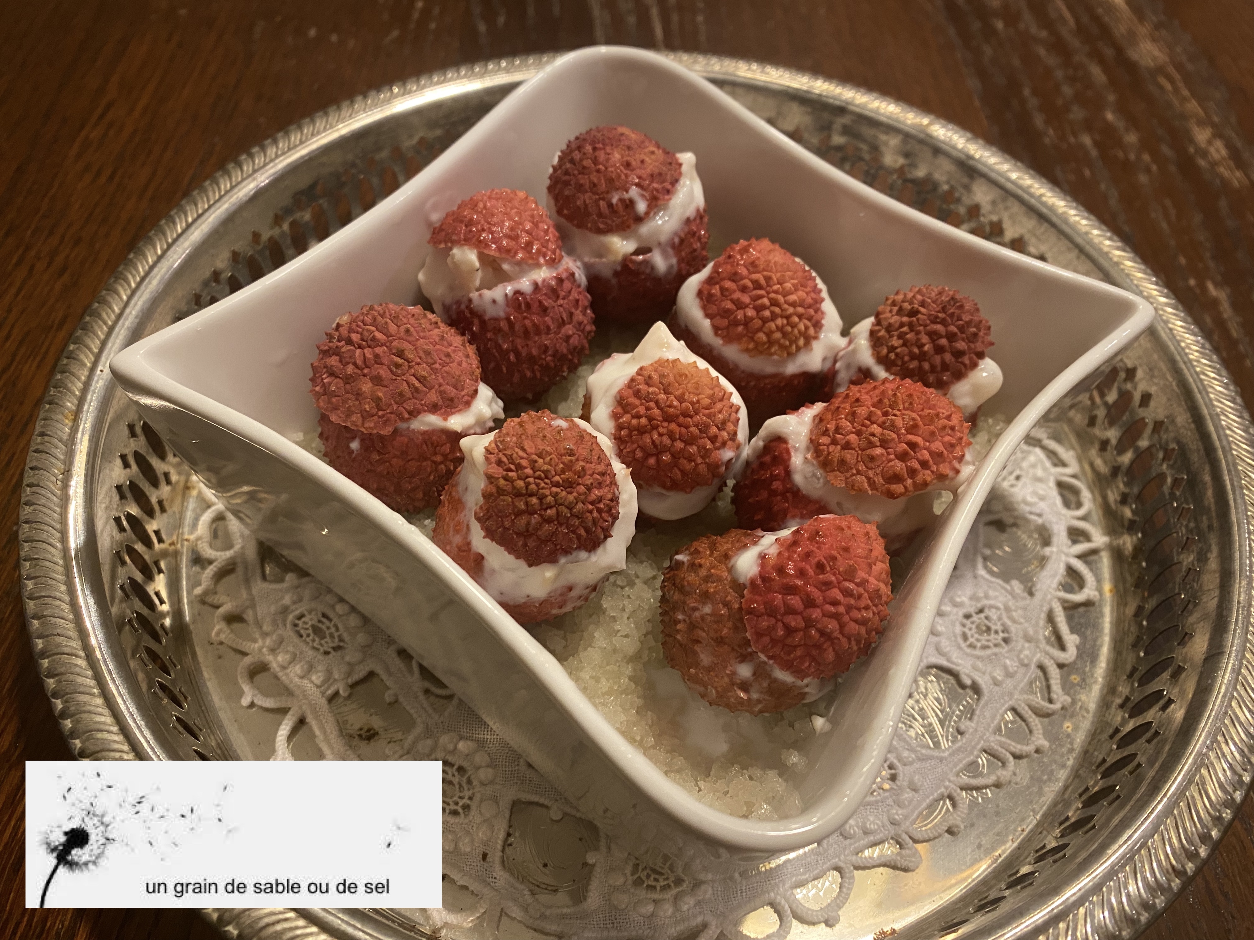 Litchis à la coque au blanc de poulet