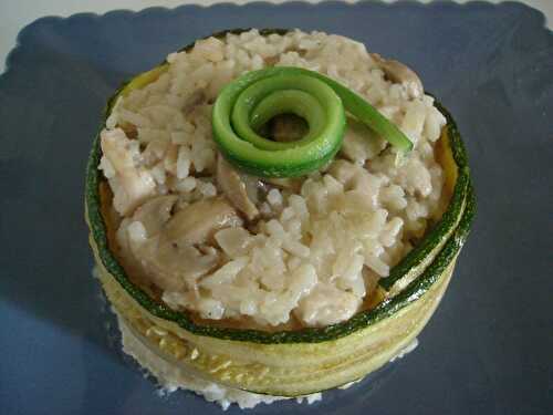 P'tite timbale de riz au poulet en robe de courgette...