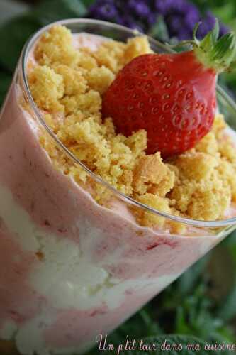 P'tites verrines bicolores fraise et chantilly