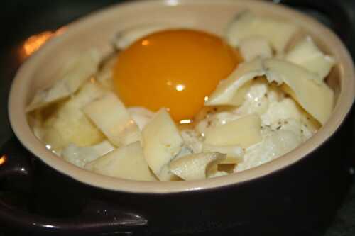 P'tits oeufs cocotte au chou-fleur et au Morbier en mini cocottes