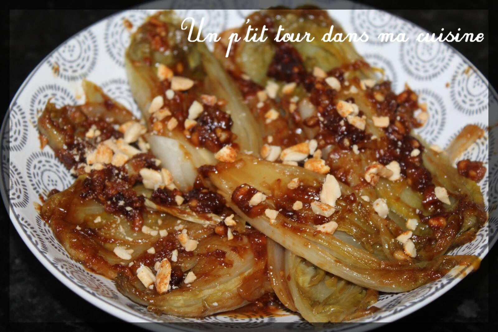 P'tites endives braisées, sauce soja, miel, piment et cacahuètes