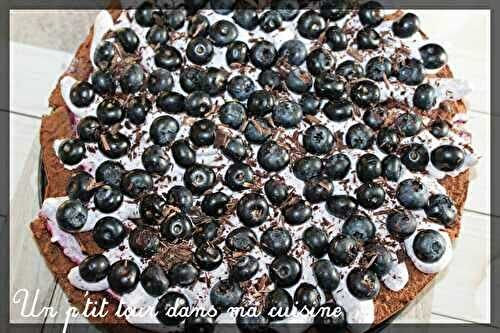 P'tit gâteau roulé vertical chocolat, cassis et myrtilles