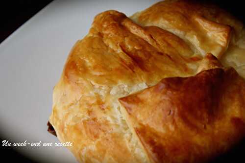 Feuilleté de camembert à la confiture de goyavier