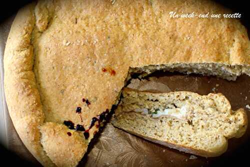 Tourte rustique à la gelée de goyavier et camembert