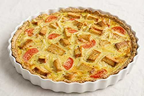 Tarte rustique à la tomate et tofu fumé