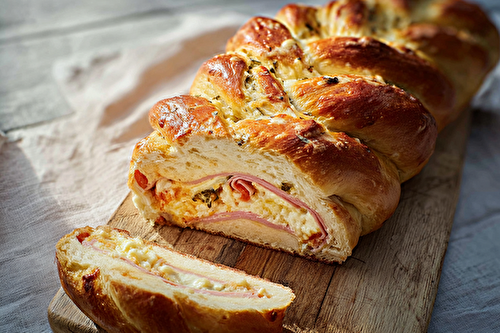 Brioche salée tressée au jambon et fromage
