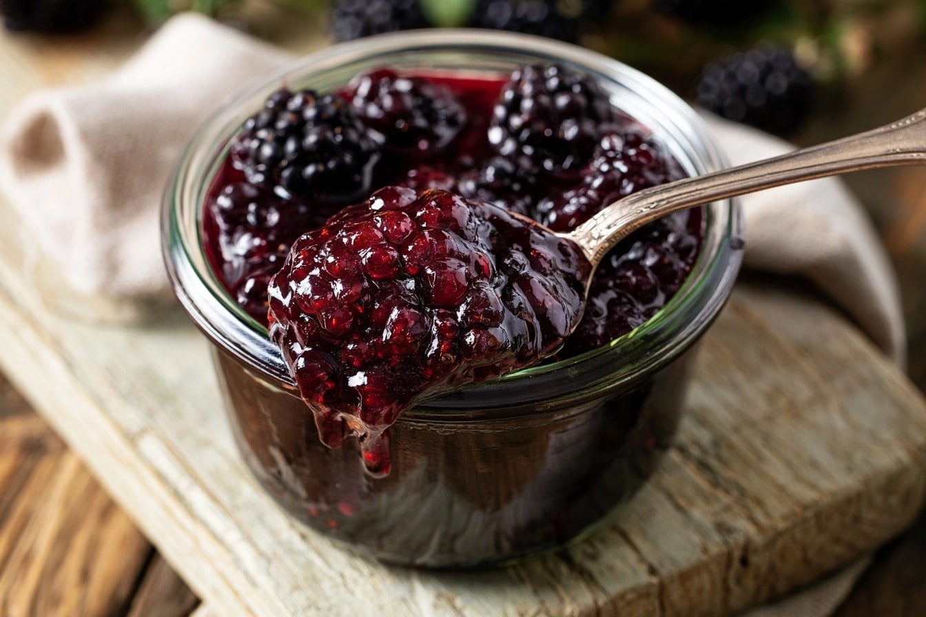 Confiture de mûres sauvages à l'ancienne