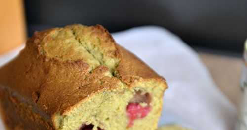 Cake au thé Matcha et aux framboises 