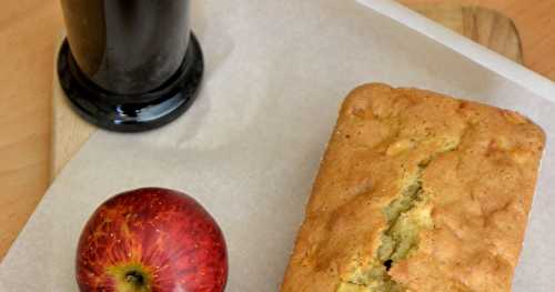 Cake aux pommes, huile d'olive et thym