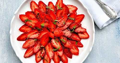 Carpaccio de fraises, sirop de tonka et poivre timut