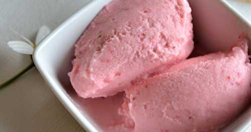 Glace à la fraise et au yaourt à la grecque 