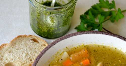 Minestrone aux haricots blancs et pesto de persil 