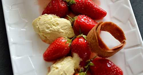 Poêlée de fraises de Plougastel et tuiles de blé noir