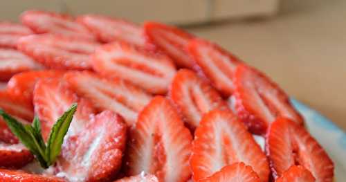 Tarte aux fraises, crème d'amande et chantilly 