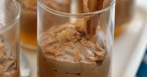 Verrine crème d'abricot-mousse pralinée