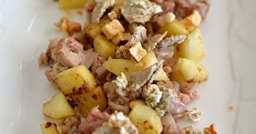 Andouille, pommes flambées au lambig et muesli au sarrasin 