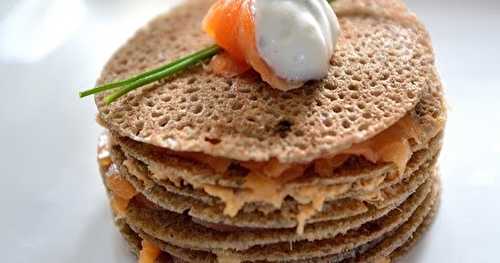 Millefeuille de crêpes de blé noir au saumon fumé