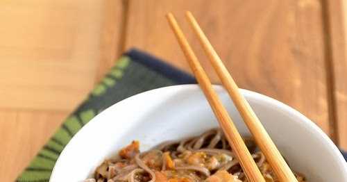 Nouilles soba, calamars aux tomates confites