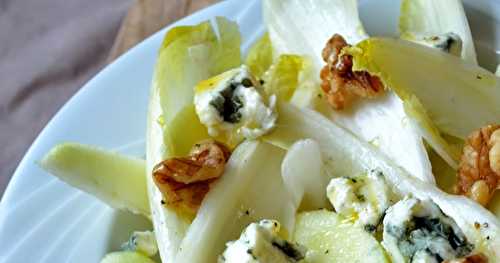 Salade d'endives aux pommes, roquefort et noix