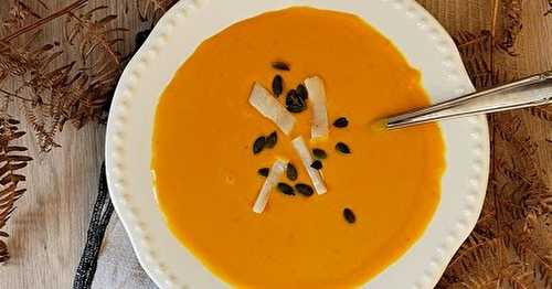 Soupe de courge et patate douce au lait de coco