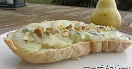 Toast chaud poire-roquefort- noix