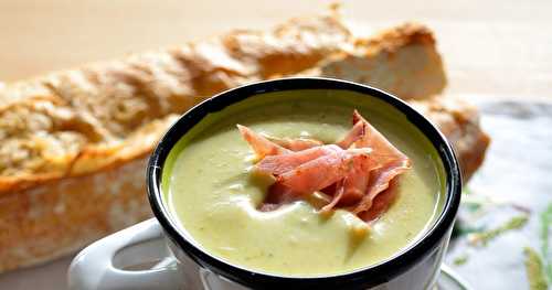 Velouté de brocoli au Boursin ail et fines herbes, chips de bacon