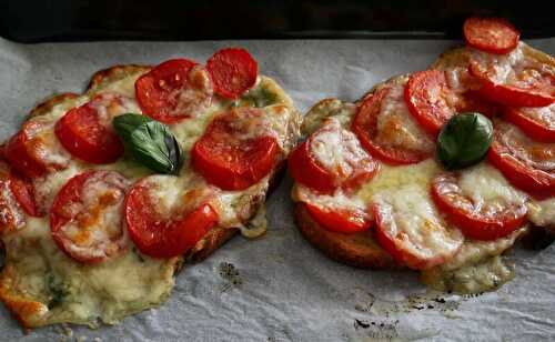 Bruschetta pesto-tomate-mozzarella