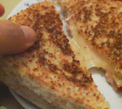 Croque-monsieur au fromage à raclette prêt en 5 minutes