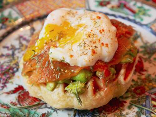 Gauffre liégoise, guacamole, saumon fumé et oeuf poché