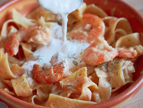 One pot pasta crevettes, curry massaman et stracciatella (coeur de burrata)