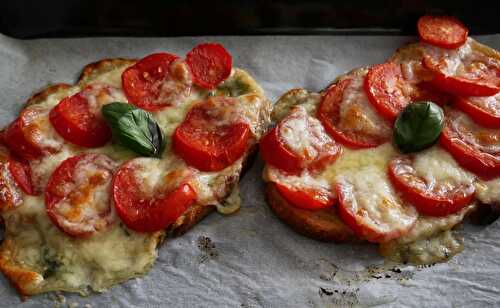 Bruschetta pesto-tomate-mozzarella