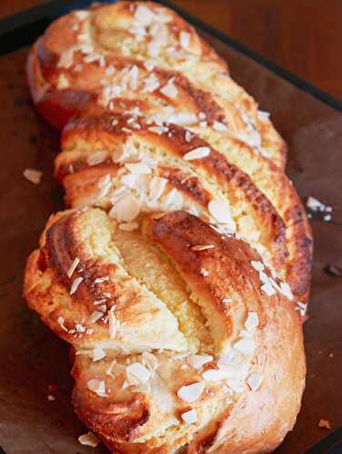 Brioche fourrée à la crème d'amandes