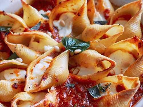 Conchiglioni farcis à la sauce bolognaise et à la mozzarella