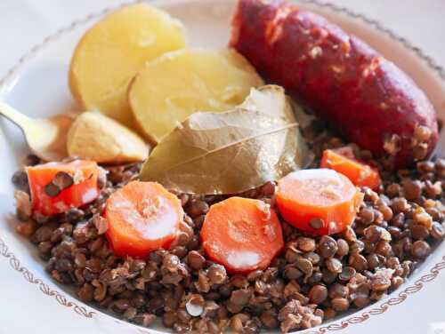 Lentilles, saucisse de Montbéliard/Morteau, moutarde de Dijon