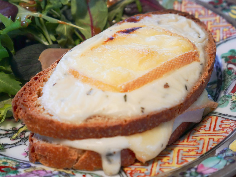 Croque-Monsieurs à la raclette et béchamel au thym 