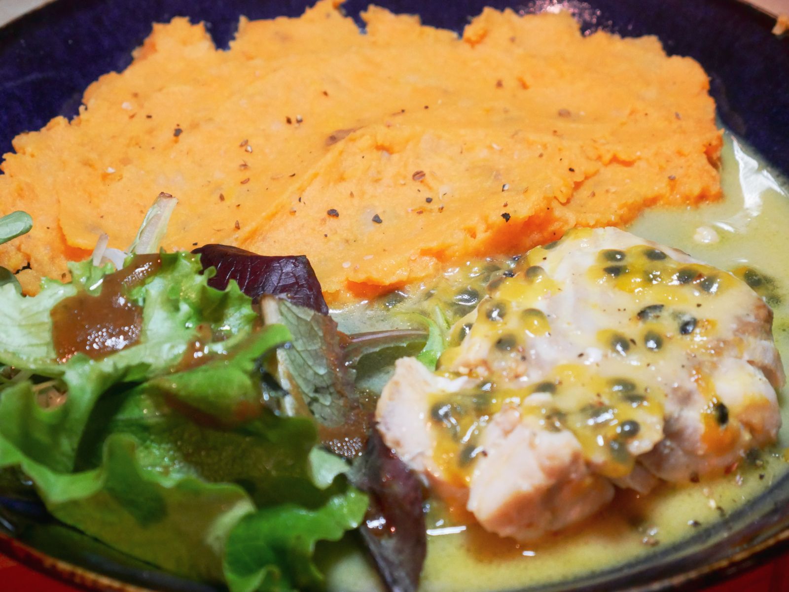 Filet de lieu noir aux fruits de la passion et purée de patate douce