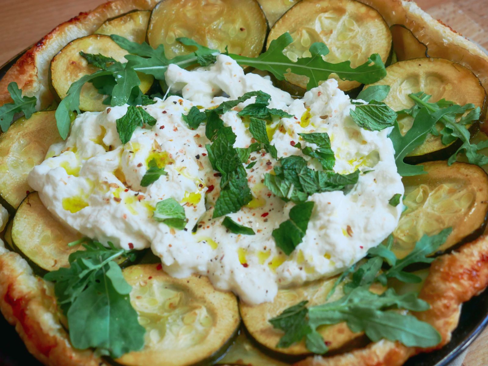 Tarte tatin courgettes burrata menthe