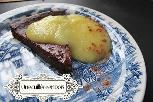 Gateau au chocolat au coulis de poire