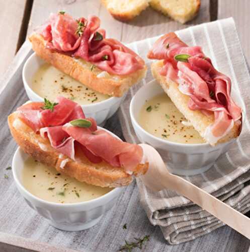 Soupe à l'oignon et aux pomme de terre, tartines de pain gratinées et Jambon de Parme