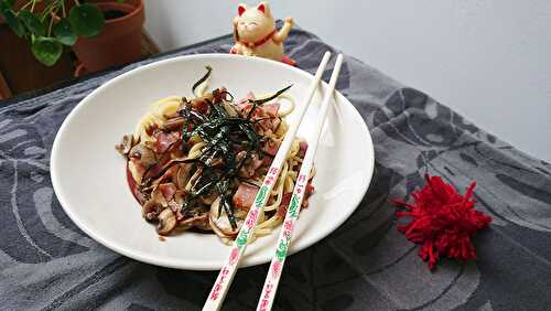 Spaghettis à la mode japonaise aux champignons et lardons