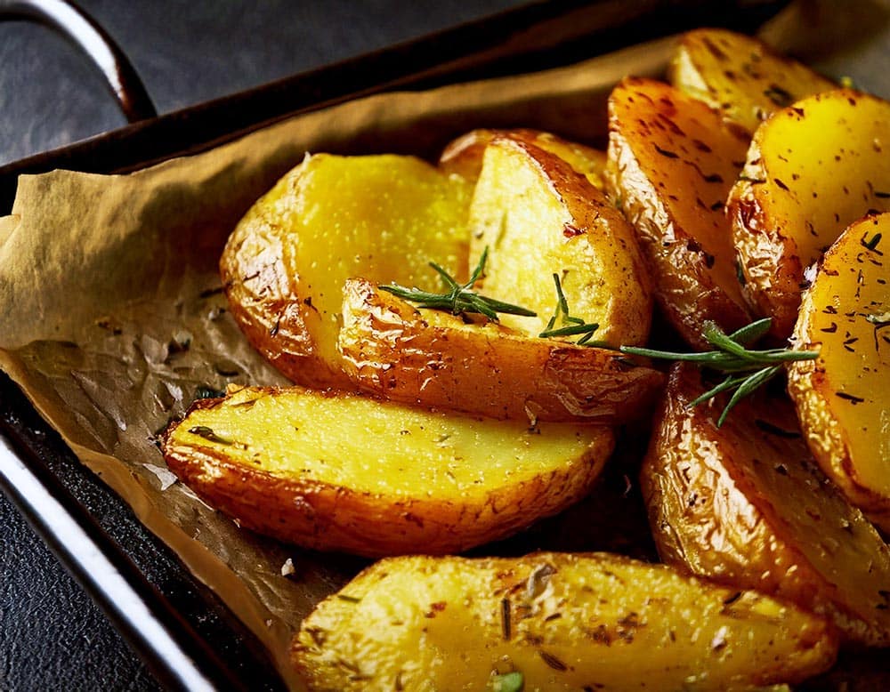 Pommes de terres aux herbes écrasées, au four