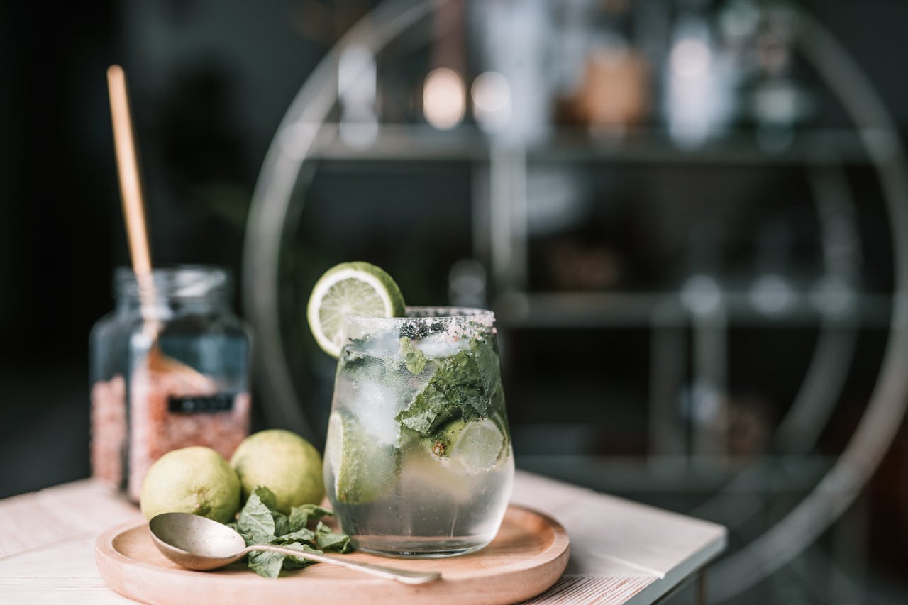 Le sirop de menthe maison : fraîcheur authentique et simplicité à portée de main